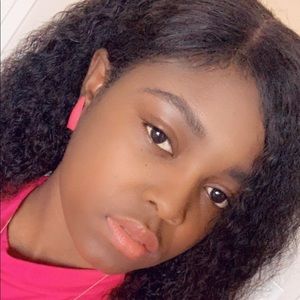 Meet your Posher, Cassandra